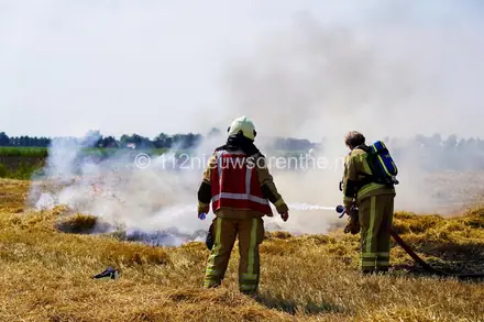 Grote brand op twee akkers in Emmer-Compascuum — foto 6 van 12