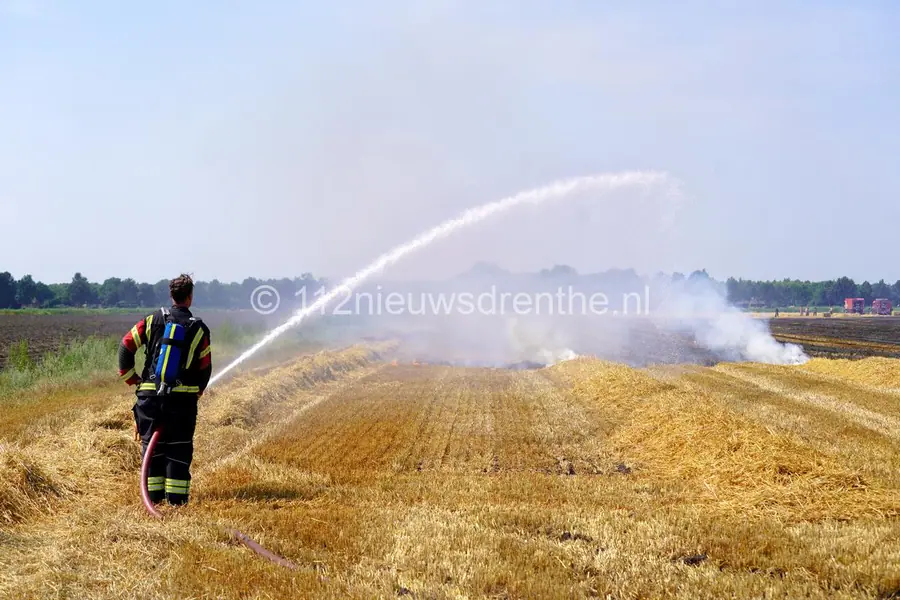 Grote brand op twee akkers in Emmer-Compascuum