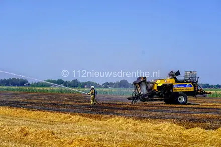 Grote brand op twee akkers in Emmer-Compascuum — foto 9 van 12
