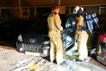 Brandstichting op autoband van voertuig in Emmen — foto 3 van 8