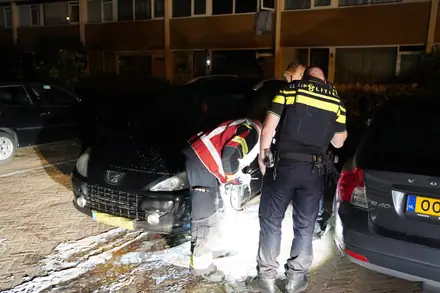 Brandstichting op autoband van voertuig in Emmen — foto 8 van 8