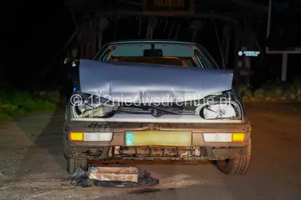 Auto botst achterop ruw terrein voertuig in Erm — foto 1 van 4