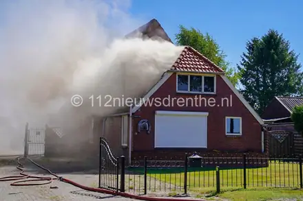 Forse schade na woningbrand in Klazienaveen — foto 2 van 8