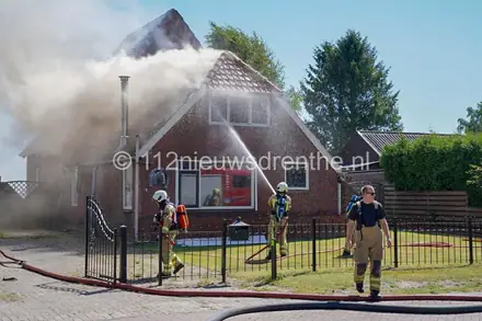 Forse schade na woningbrand in Klazienaveen — foto 3 van 8