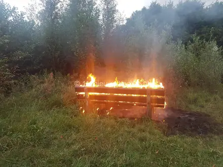 Picknick tafel in brand Meppel — foto 2 van 4