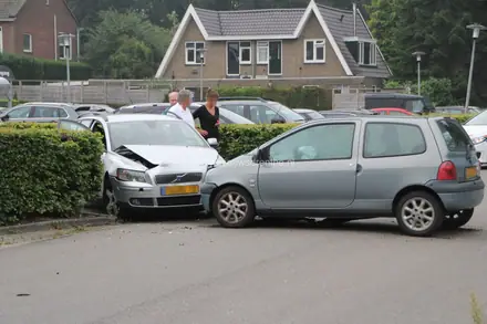 Automobilist gewond bij aanrijding in Emmen — foto 2 van 12