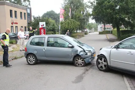 Automobilist gewond bij aanrijding in Emmen — foto 4 van 12