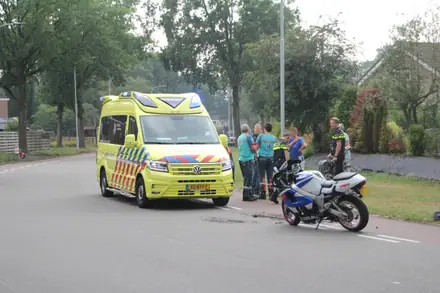 Motorrijder gewond na botsing met auto op de Brinkenweg in Emmen — foto 10 van 10