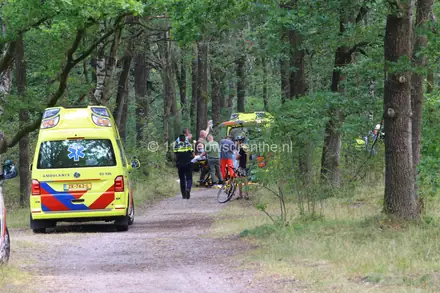 Mountainbiker zwaargewond geraakt bij botsing met boom bij Jonkersheide Gieten. — foto 3 van 6