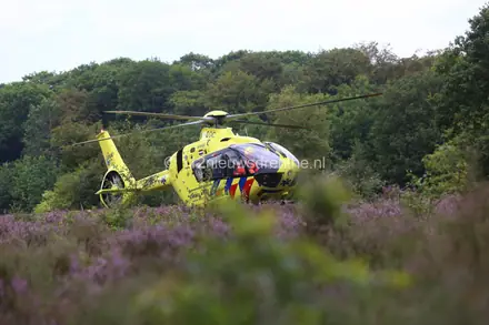Mountainbiker zwaargewond geraakt bij botsing met boom bij Jonkersheide Gieten. — foto 6 van 6