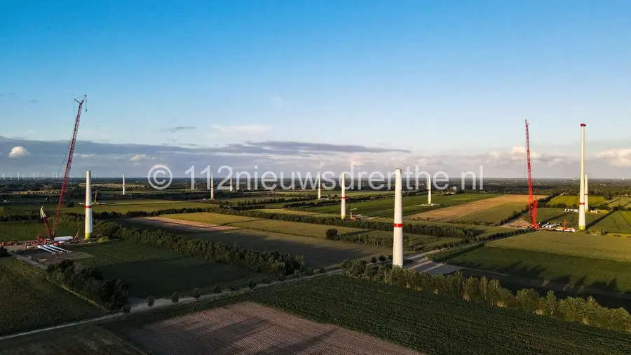 Bouw zestien windmolens aan de grens vordert gestaag