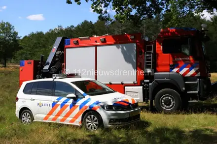 Man bekneld onder grote tak in Marwijksoord — foto 4 van 4