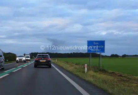 Loodsbrand in Schoonoord houdt brandweer urenlang bezig — foto 6 van 6