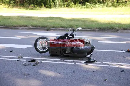 Scooter en lijnbus botsen op de Boermarkeweg in Emmen — foto 1 van 3