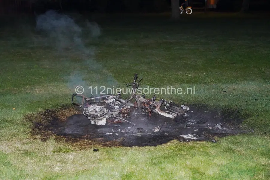 Personen vluchten na scooterbrand in Emmerhout
