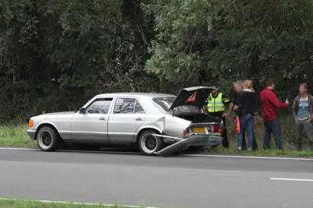 Kop-staartbotsing op de Rondweg in Emmen — foto 4 van 6