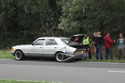 Kop-staartbotsing op de Rondweg in Emmen — foto 2 van 6