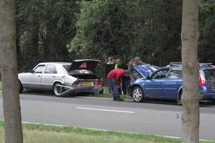 Kop-staartbotsing op de Rondweg in Emmen — foto 6 van 6