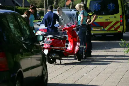 Scooterrijder gewond bij ongeval in Emmen — foto 3 van 4