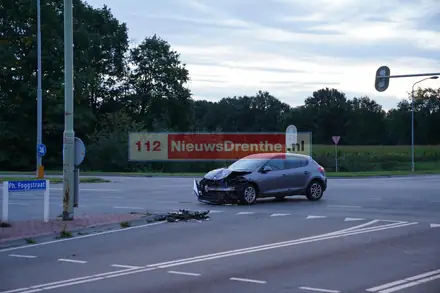 Voertuigen botsen op de Rondweg in Emmen — foto 2 van 3