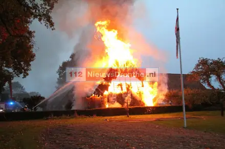 Woonboerderij in Zweeloo in lichterlaaie — foto 1 van 7