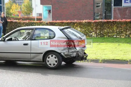 Drie auto’s op elkaar gebotst op de Nijbracht in Emmen — foto 3 van 3