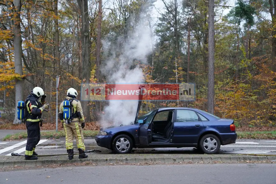 Auto vat vlam op de Boermarkeweg in Emmen