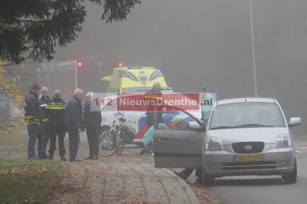Fietsster gewond door aanrijding in Emmen — foto 1 van 3