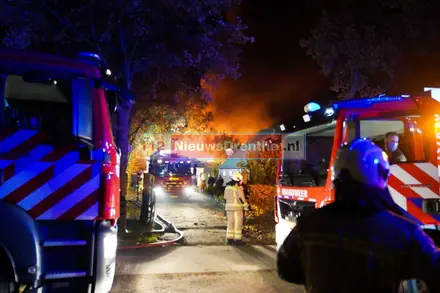 Schuur in lichterlaaie in Roswinkel — foto 3 van 3