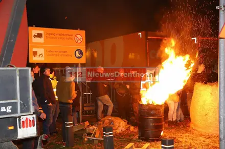 Boeren zetten protestacties voort in Wijster en Gieten — foto 1 van 7