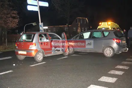 Auto’s botsen op Horstingerend in Erm — foto 1 van 2