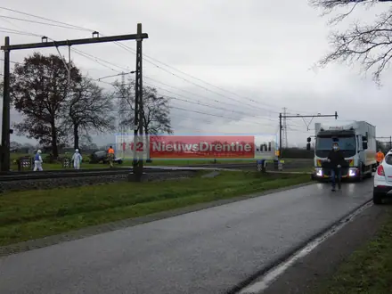 Voetganger overlijdt na aanrijding met trein bij onbewaakte spoorovergang Wijster — foto 1 van 2
