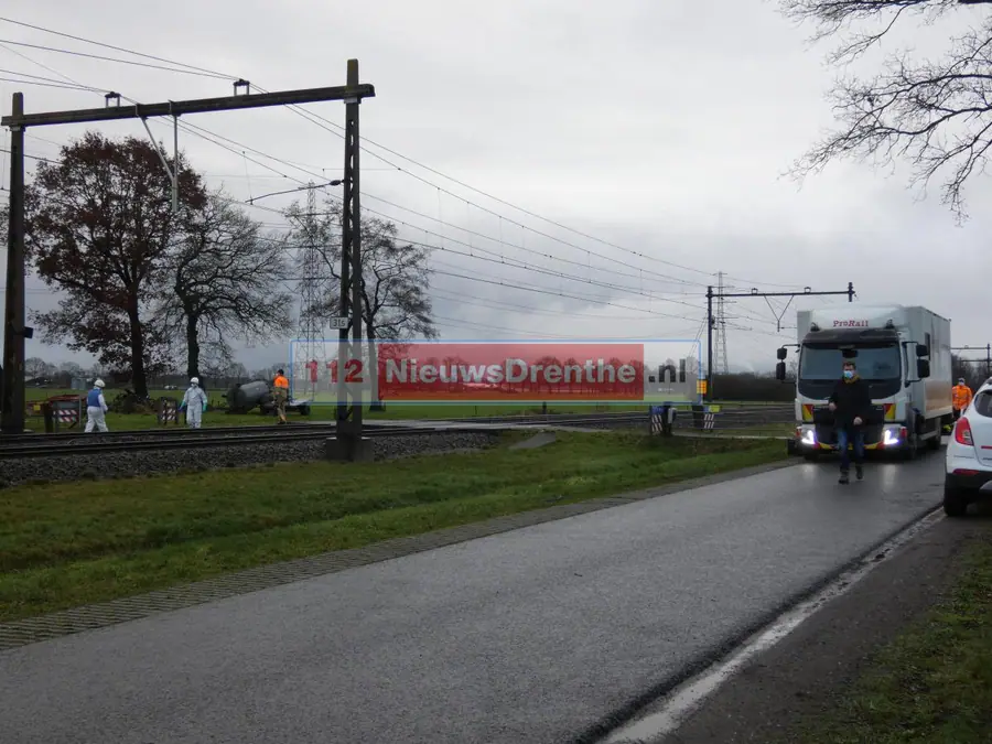 Voetganger overlijdt na aanrijding met trein bij onbewaakte spoorovergang Wijster