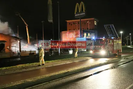 McDonalds in Stadskanaal door brand verwoest — foto 2 van 3