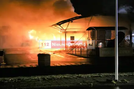 McDonalds in Stadskanaal door brand verwoest — foto 1 van 3