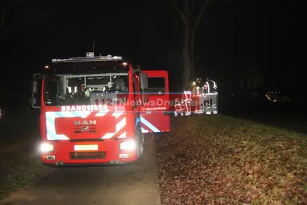 Update: Brandweer twee keer naar brand in boom aan de Slenerbrink in Emmen — foto 5 van 9