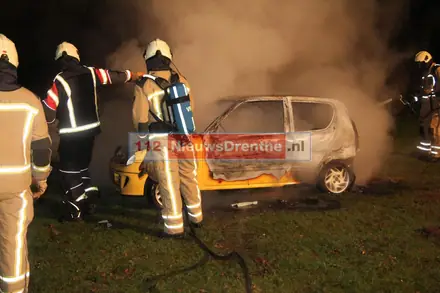 Auto brand uit aan de Eerste Bokslootweg in Emmen — foto 3 van 4