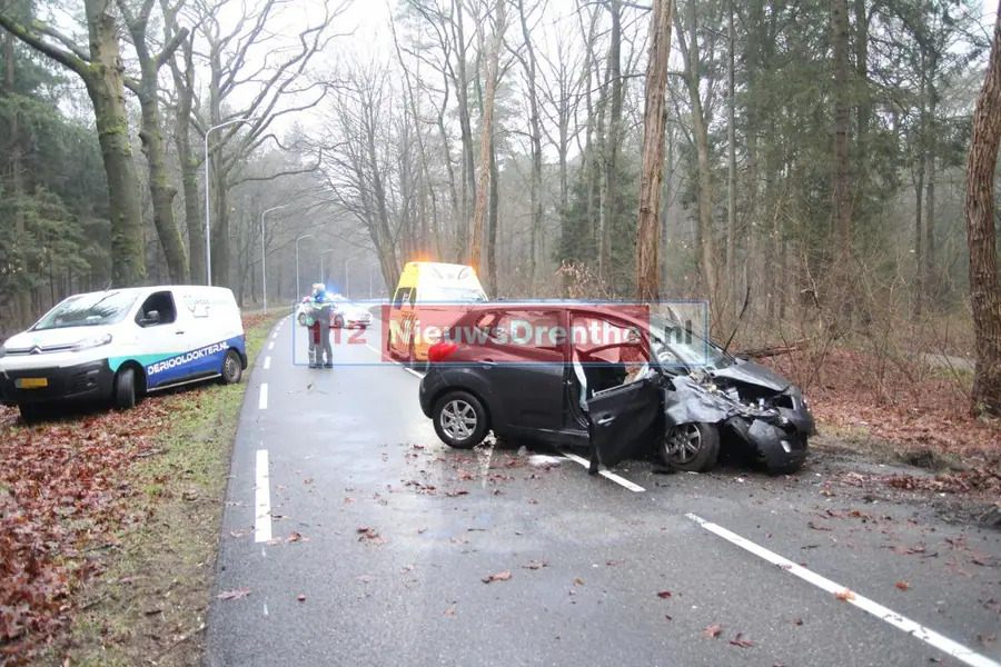 Automobilist gewond op de Boslaan in Emmen