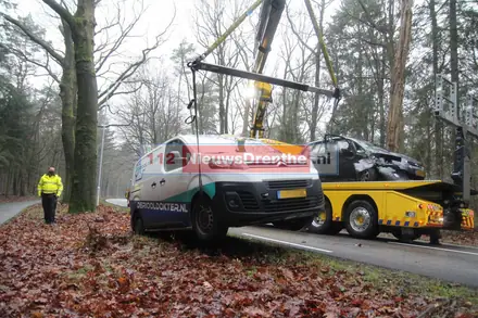 Automobilist gewond op de Boslaan in Emmen — foto 6 van 6
