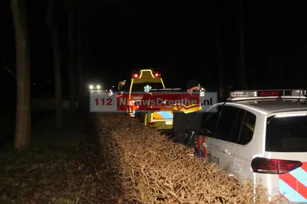 Politie zoekt met helikopter naar vermiste vrouw in bos bij Exloo — foto 1 van 3
