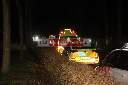 Politie zoekt met helikopter naar vermiste vrouw in bos bij Exloo — foto 2 van 3
