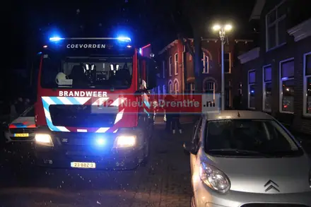 Twee gewonden bij woningbrand in Coevorden — foto 4 van 12