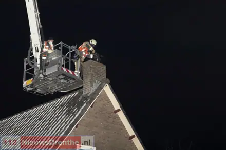 Schoorsteenbrandje aan de Annerstreek in Annen — foto 1 van 9