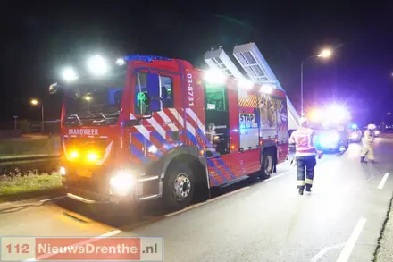 Auto raakt te water in Emmer-Compascuum — foto 2 van 10