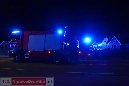 Auto raakt te water in Emmer-Compascuum — foto 6 van 10