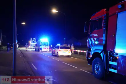 Auto raakt te water in Emmer-Compascuum — foto 7 van 10