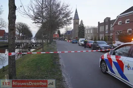 Weg in Emmer-Compascuum afgesloten na vondst mogelijk explosief — foto 5 van 8