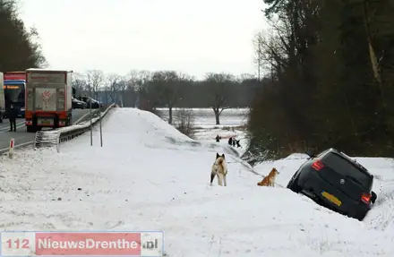 Twee gewonden na ernstig ongeval op N34 bij Borger — foto 3 van 8