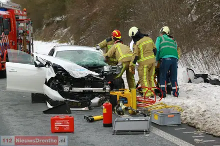 Twee gewonden na ernstig ongeval op N34 bij Borger — foto 4 van 8