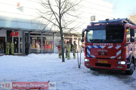 Winkelcentrum in Emmen staat blank door kapotte sprinkler: ‘Water loopt langs de muren naar beneden’ — foto 7 van 12